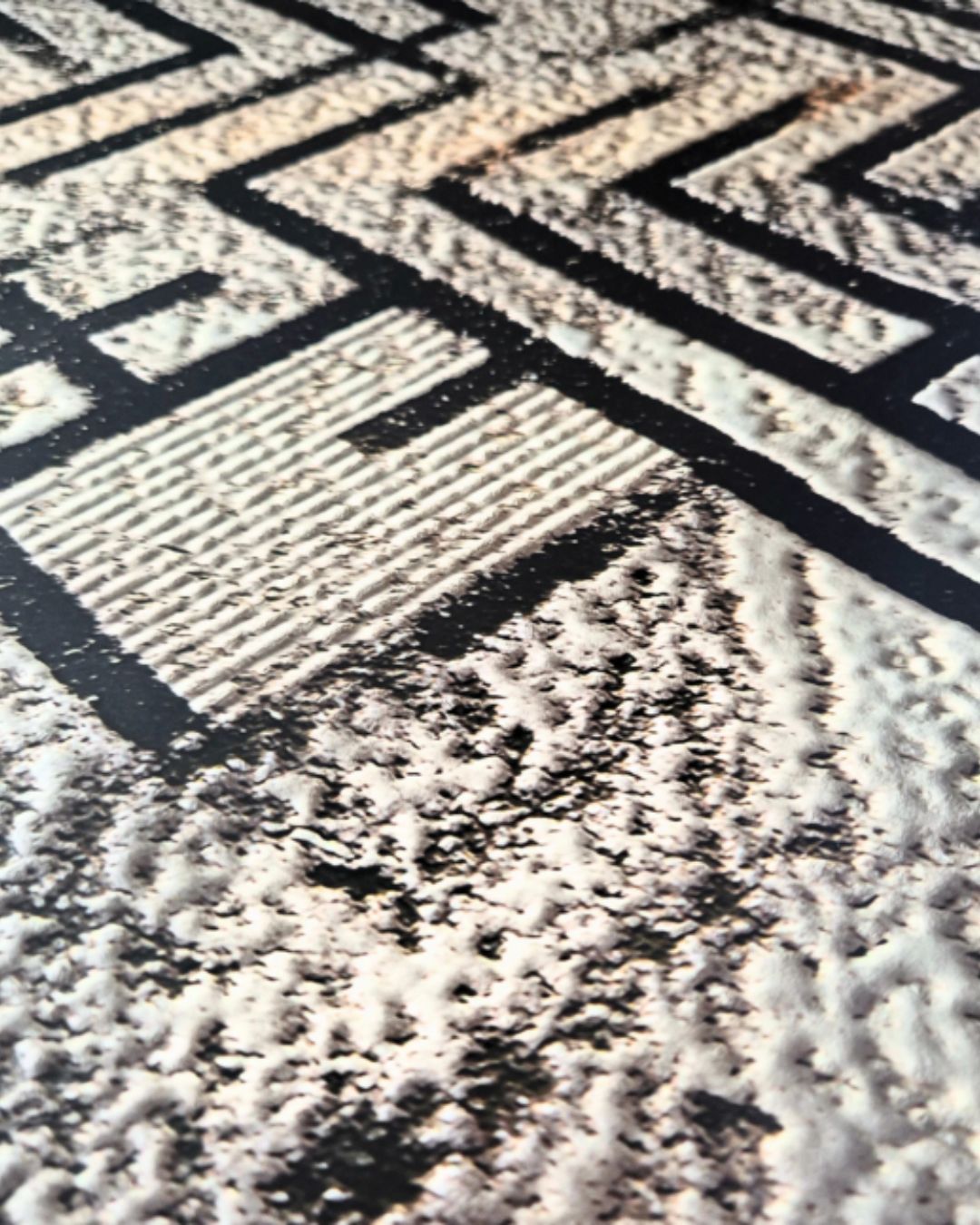 Labyrinthine Lines